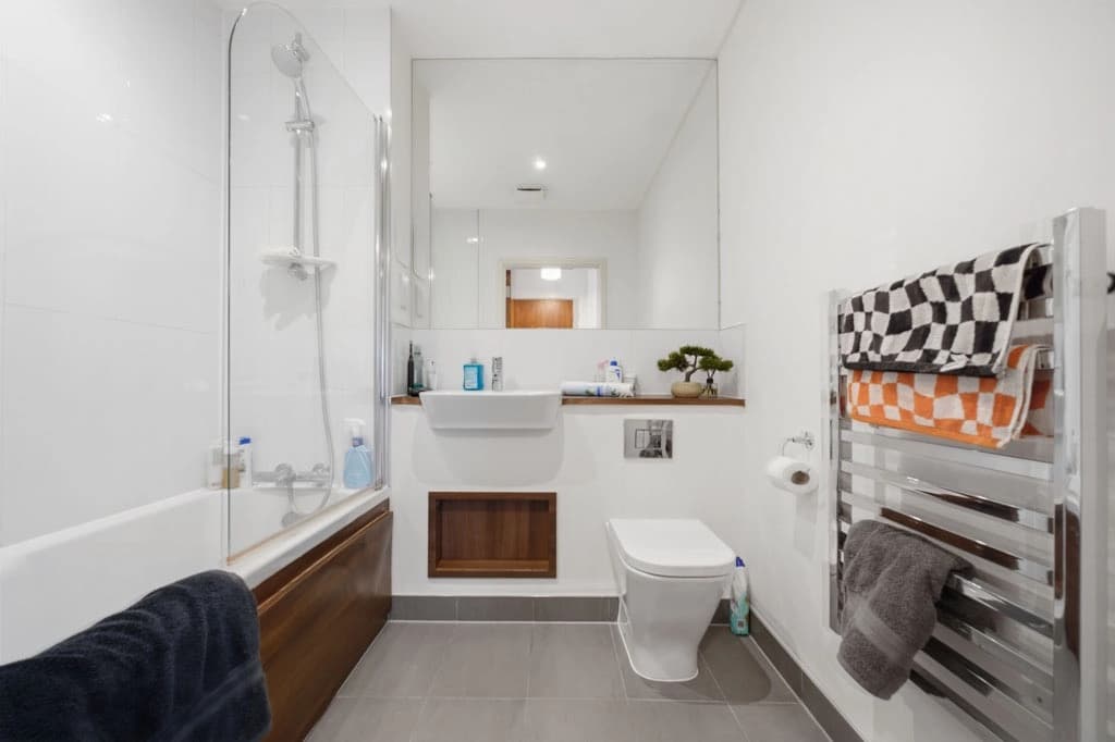 property photo 5 of 13