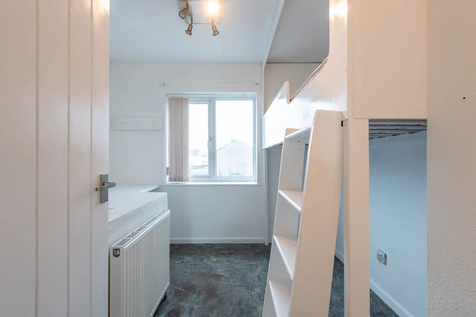 property photo 18 of 28