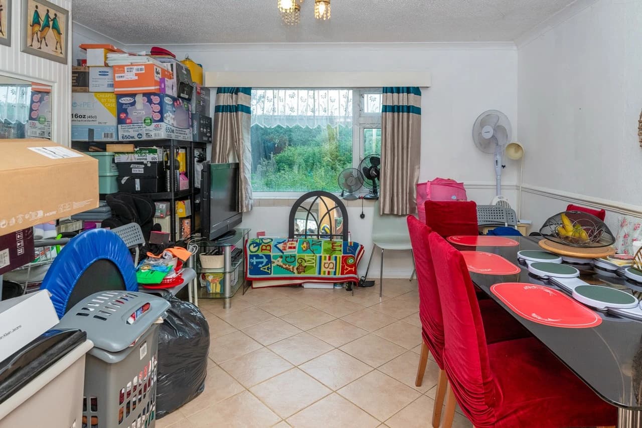 property photo 8 of 22