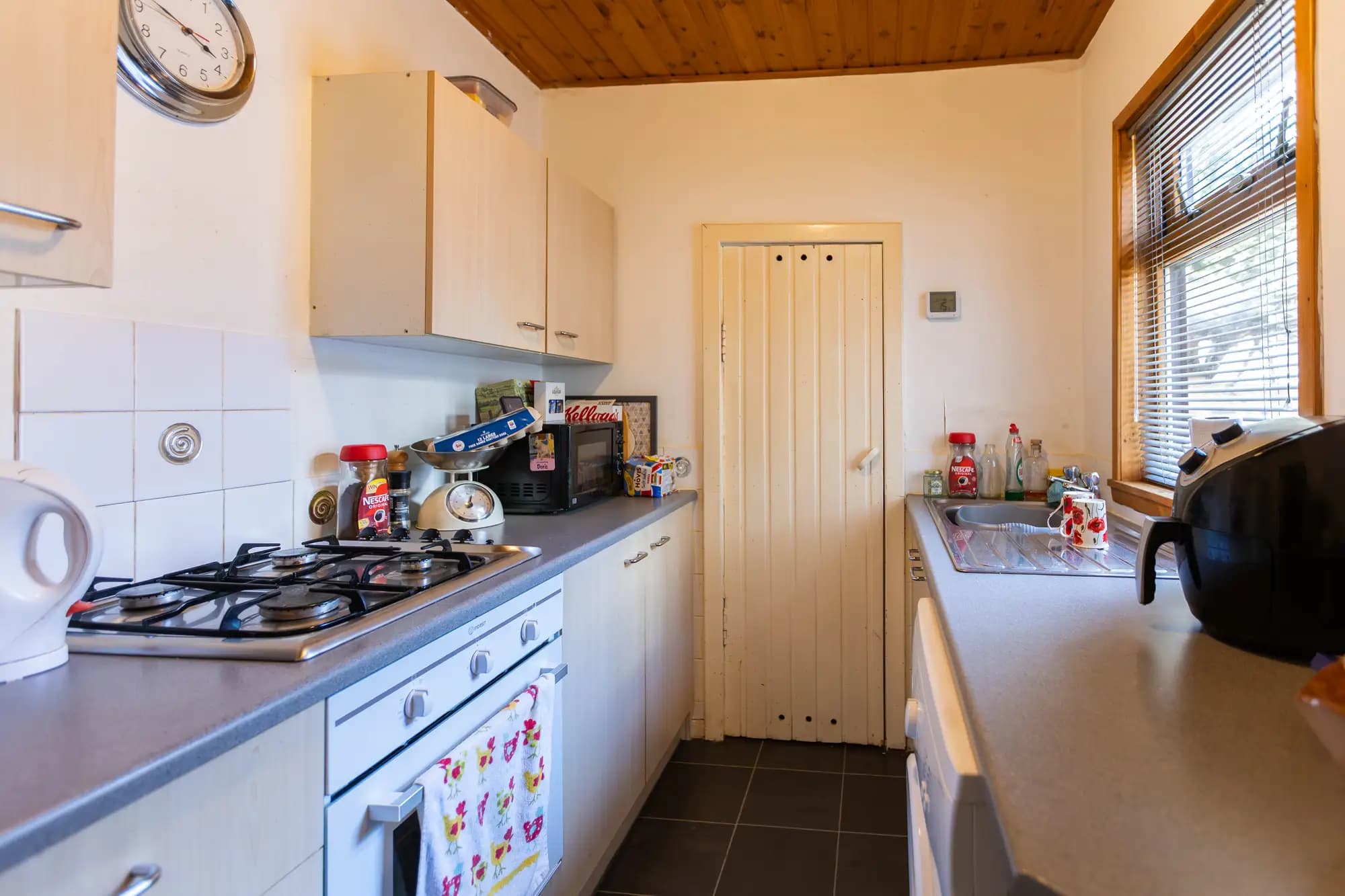 property photo 7 of 16