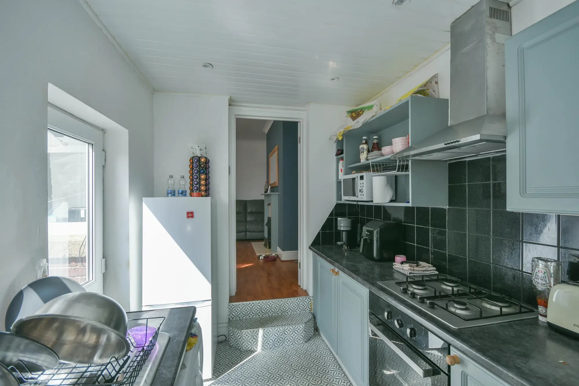 property photo 6 of 15