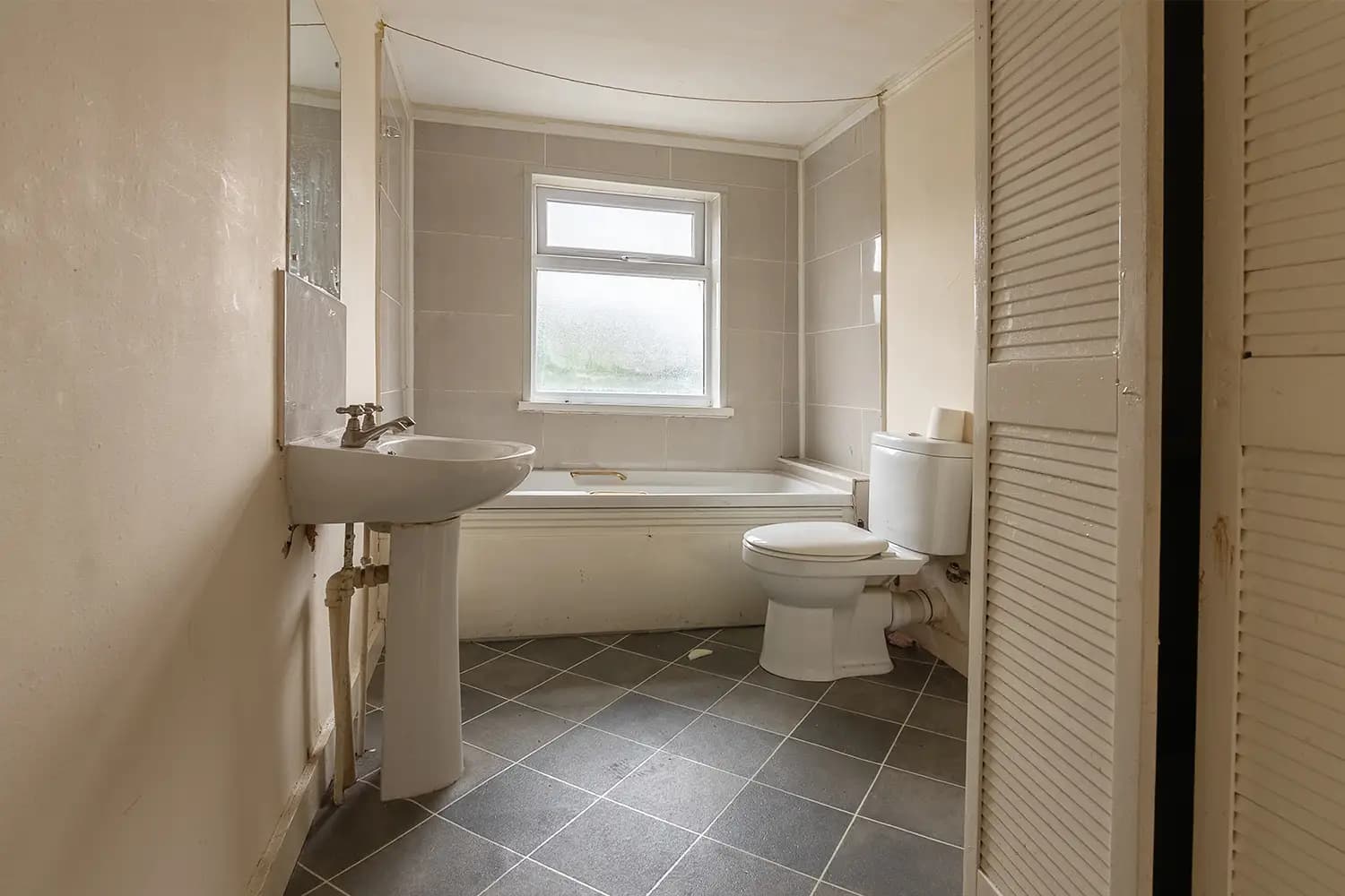 property photo 10 of 28