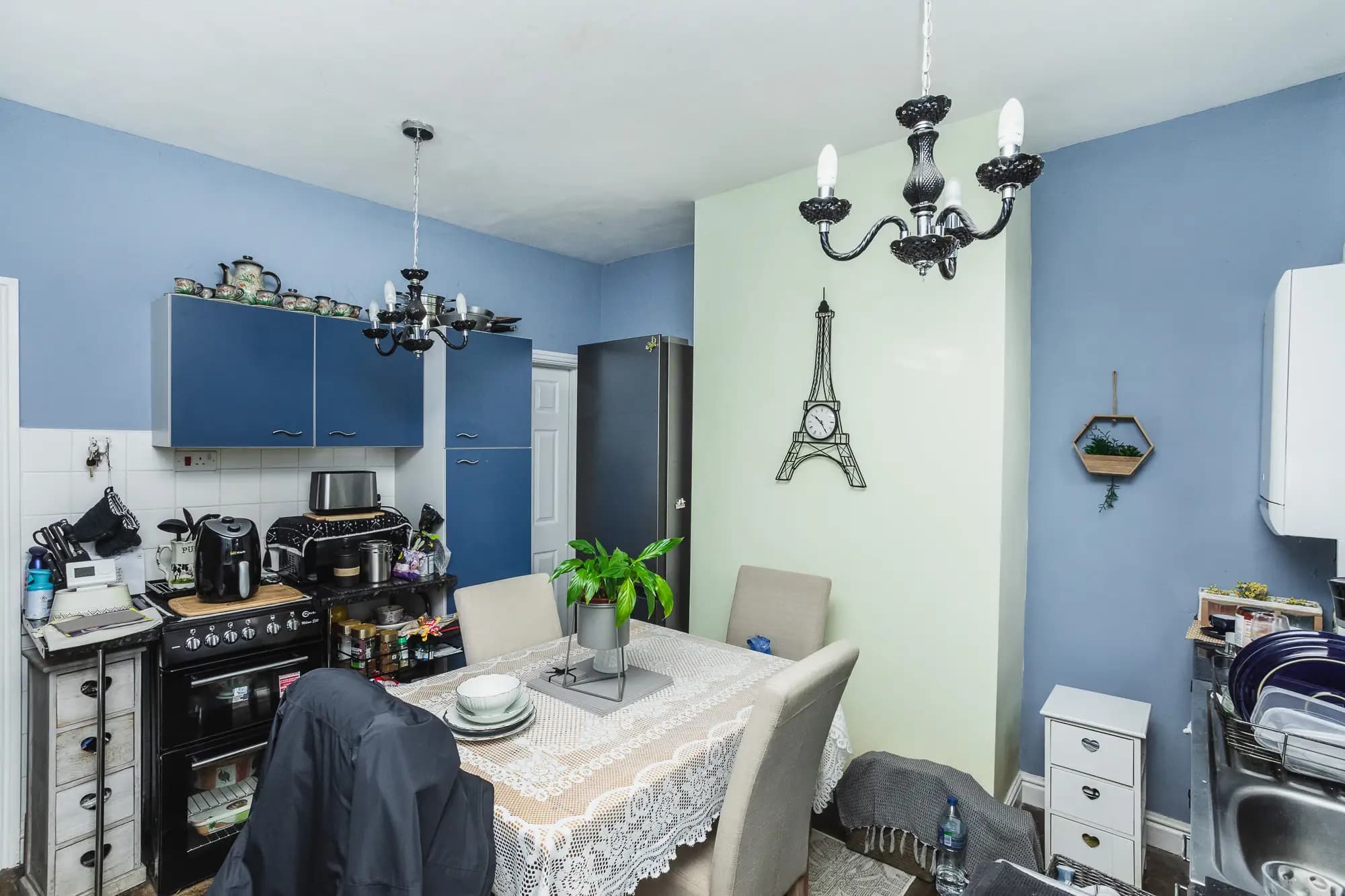 property photo 6 of 17