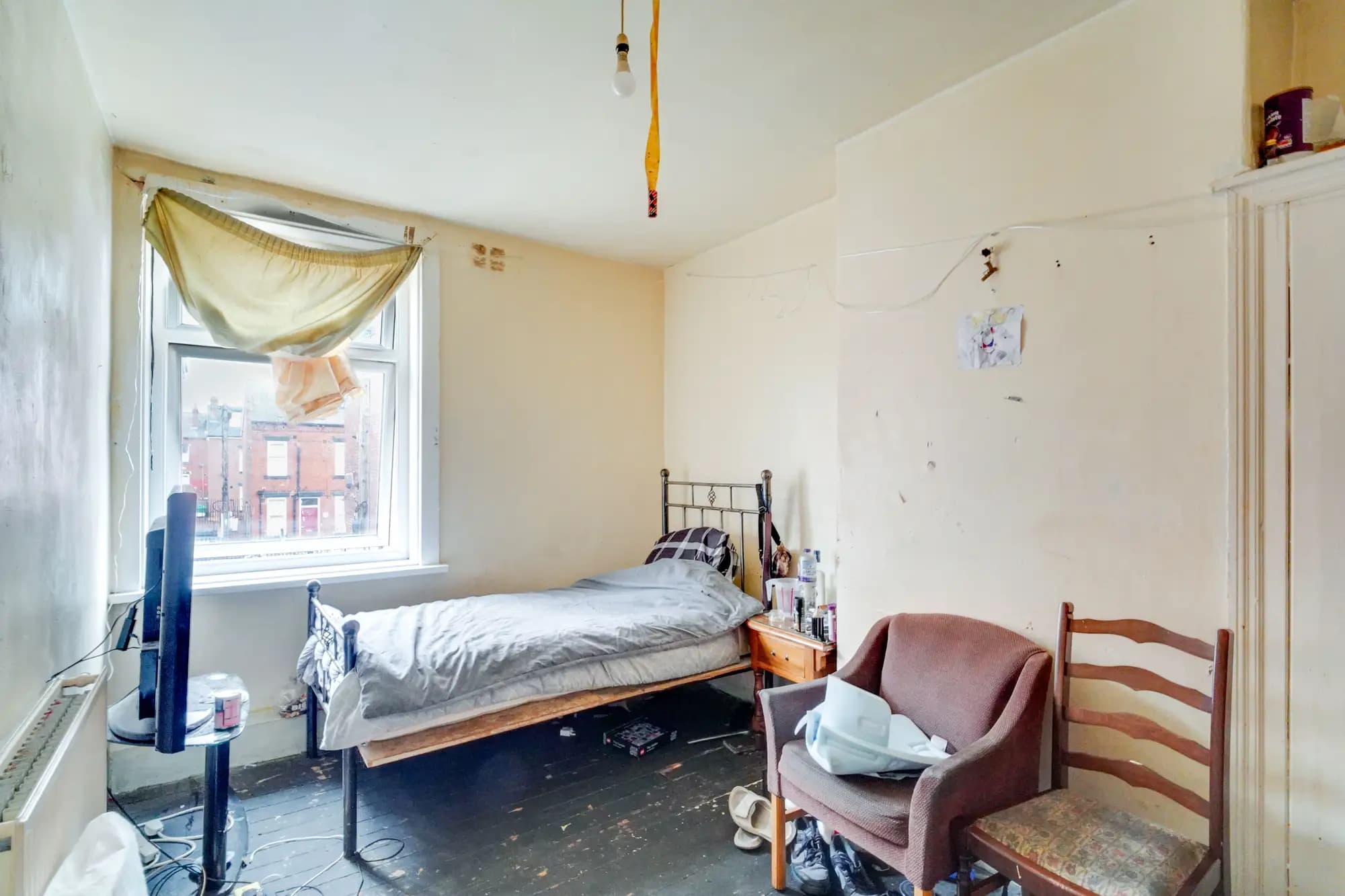 property photo 5 of 9