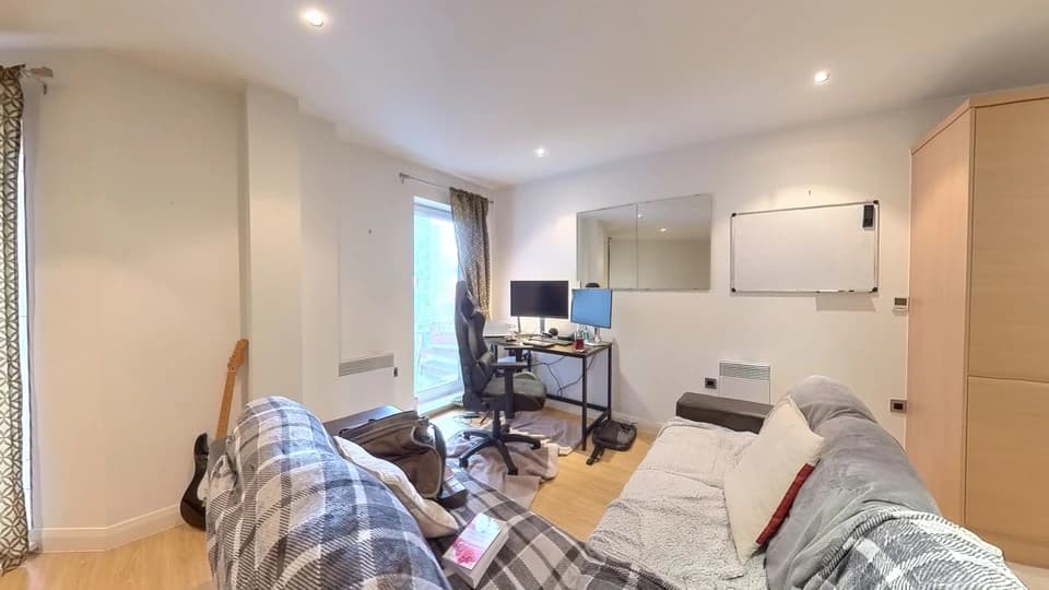 property photo 6 of 21