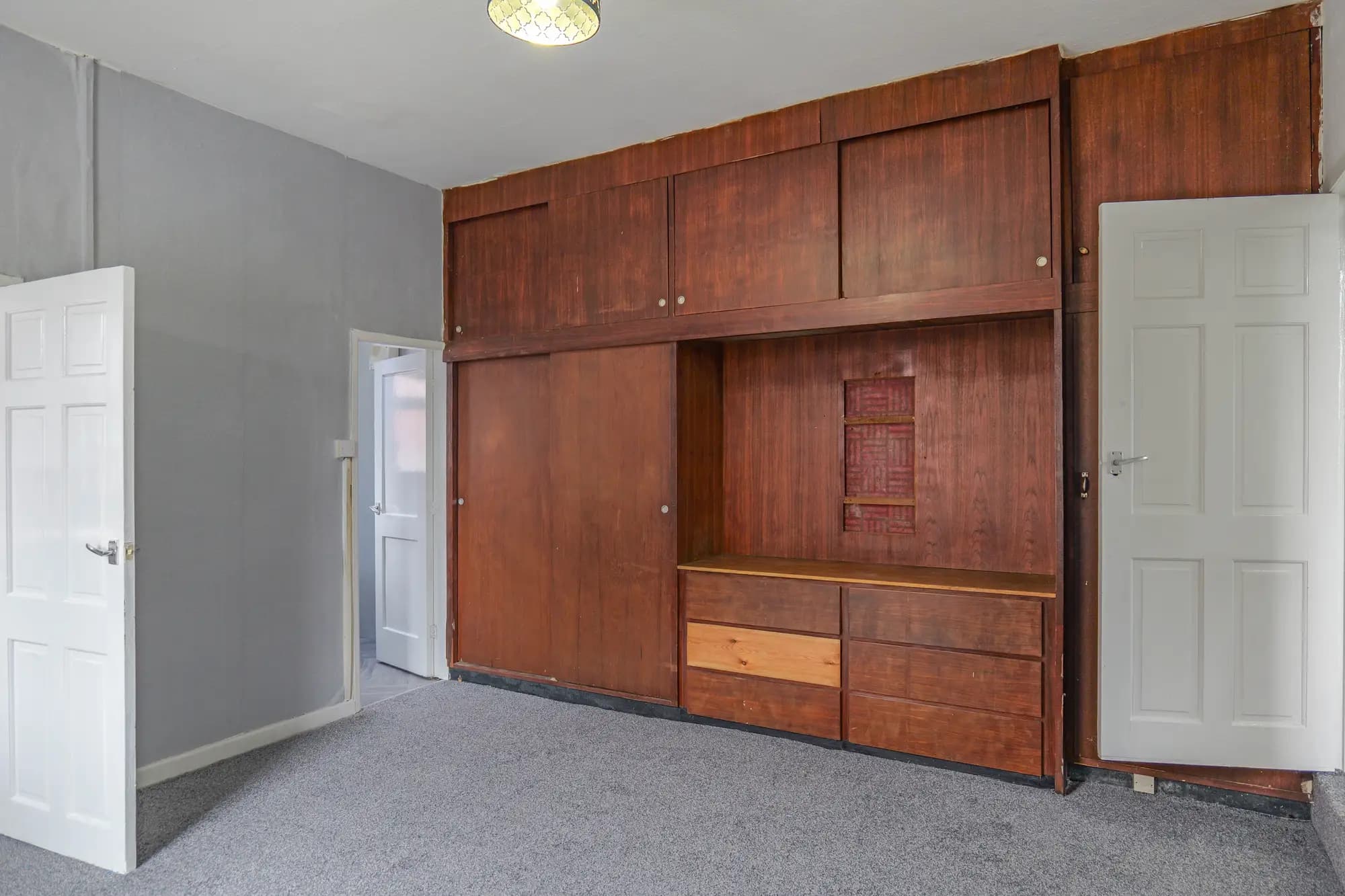 property photo 5 of 32