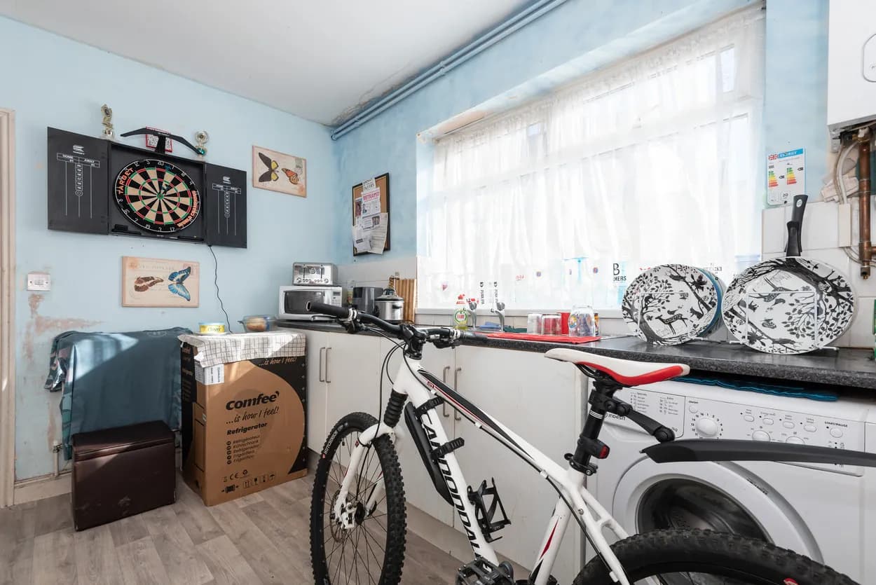 property photo 9 of 28