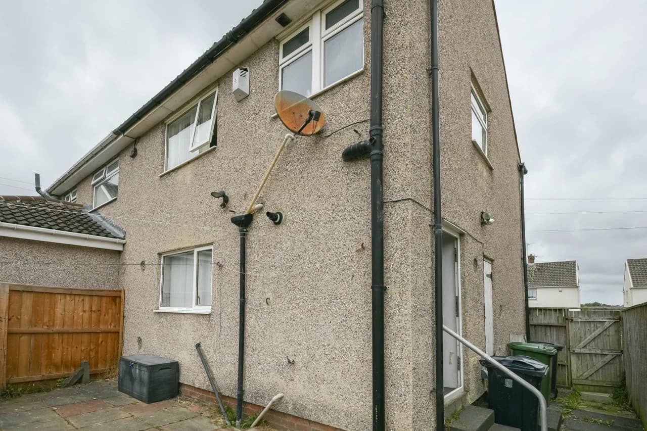 property photo 16 of 19