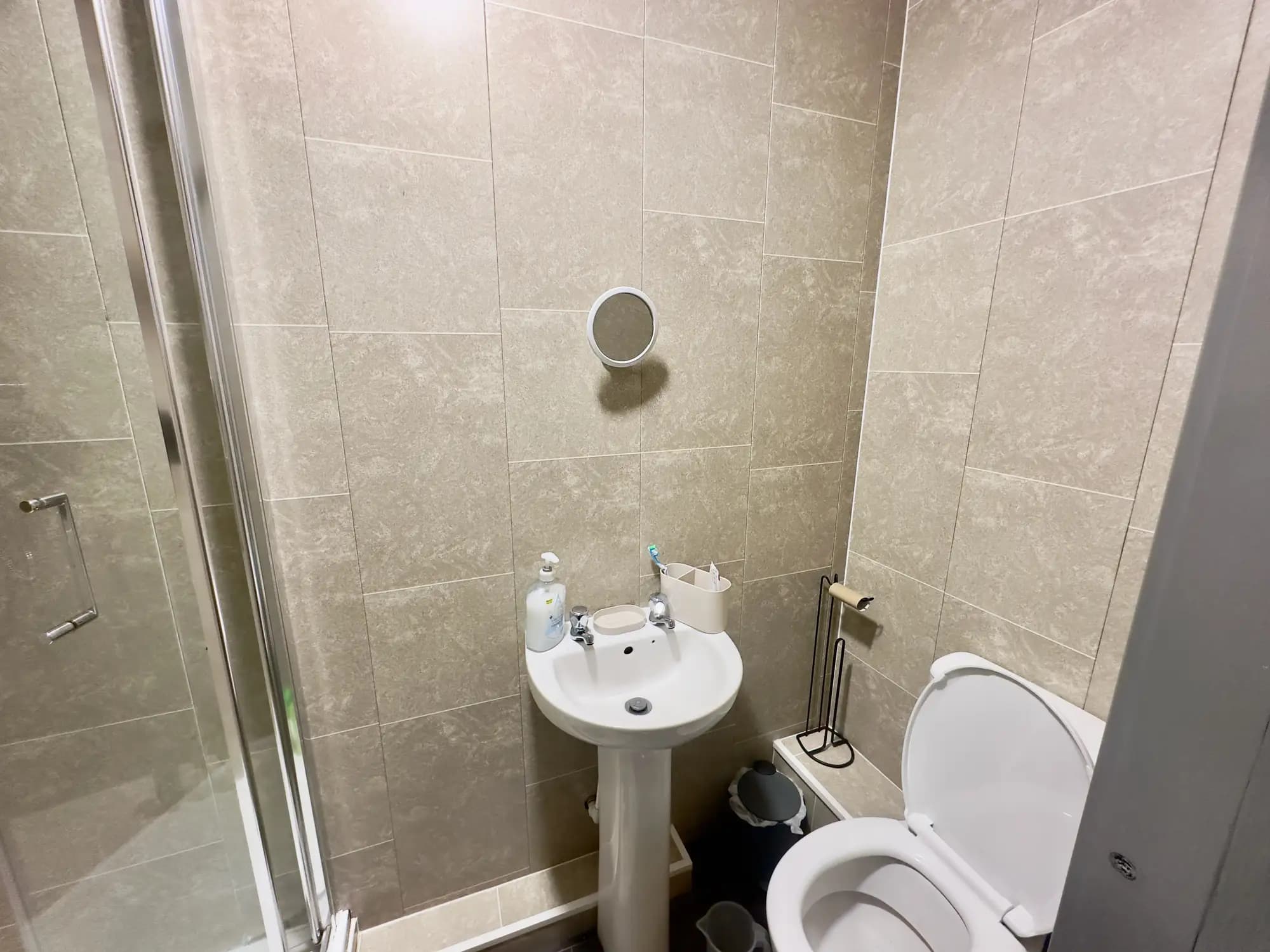 property photo 9 of 27