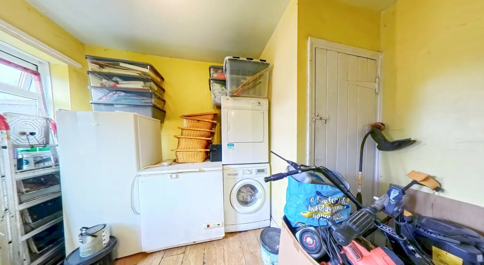 property photo 6 of 18