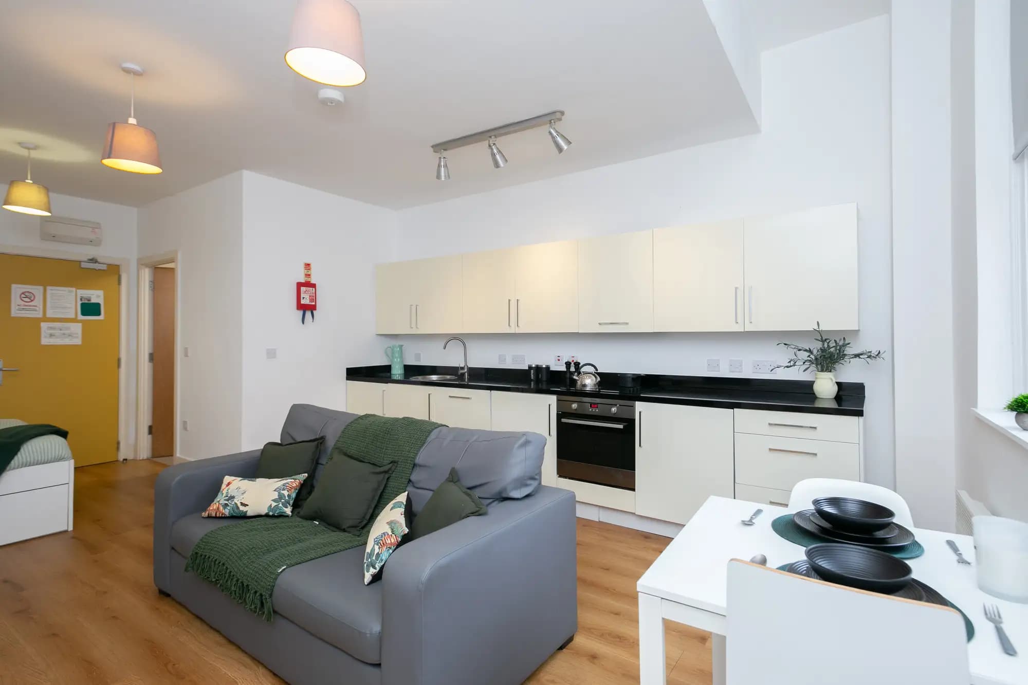 property photo 4 of 29