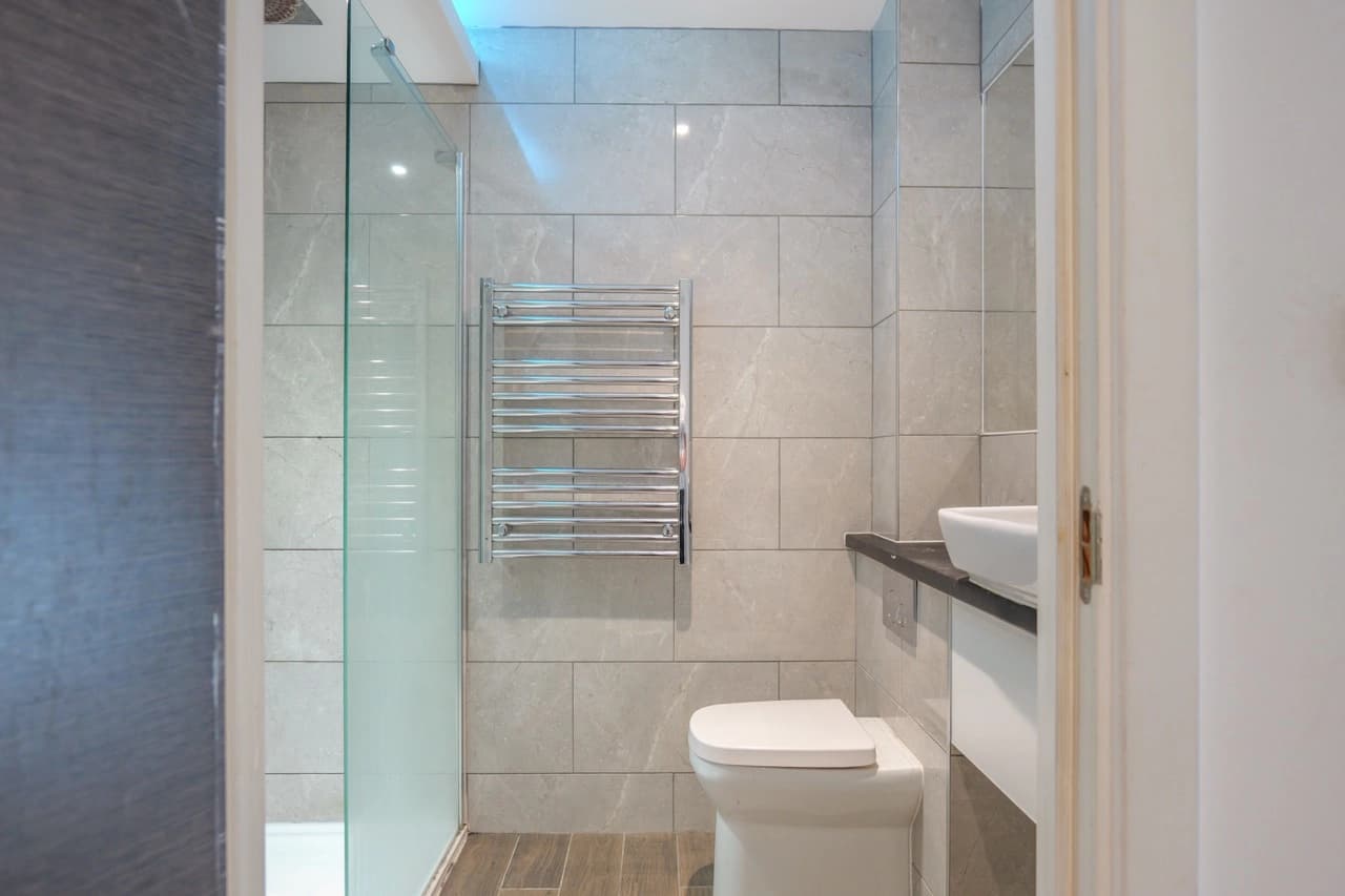 property photo 6 of 13