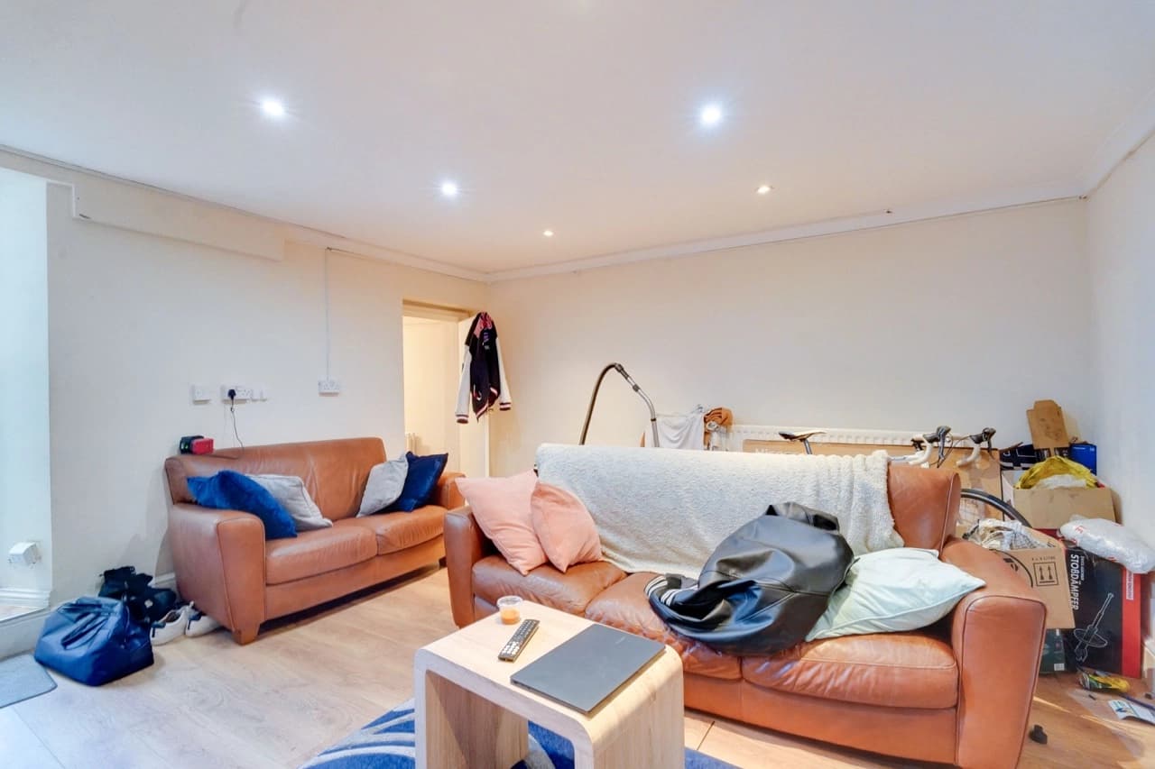 property photo 4 of 15