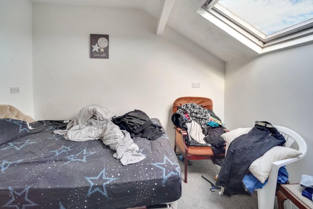property photo 8 of 13