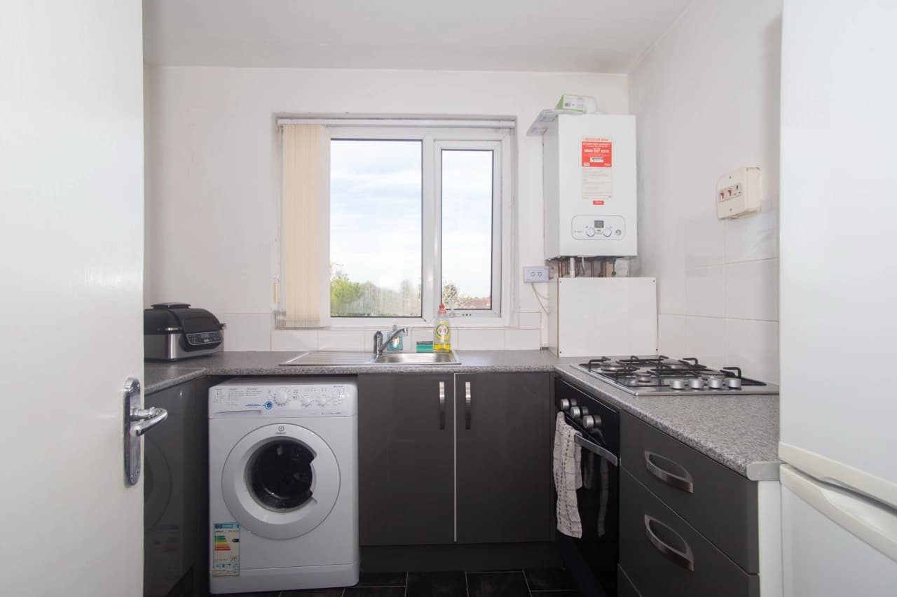 property photo 5 of 15