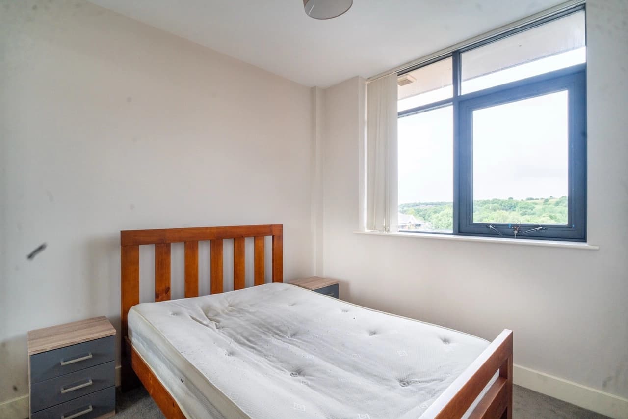 property photo 6 of 16