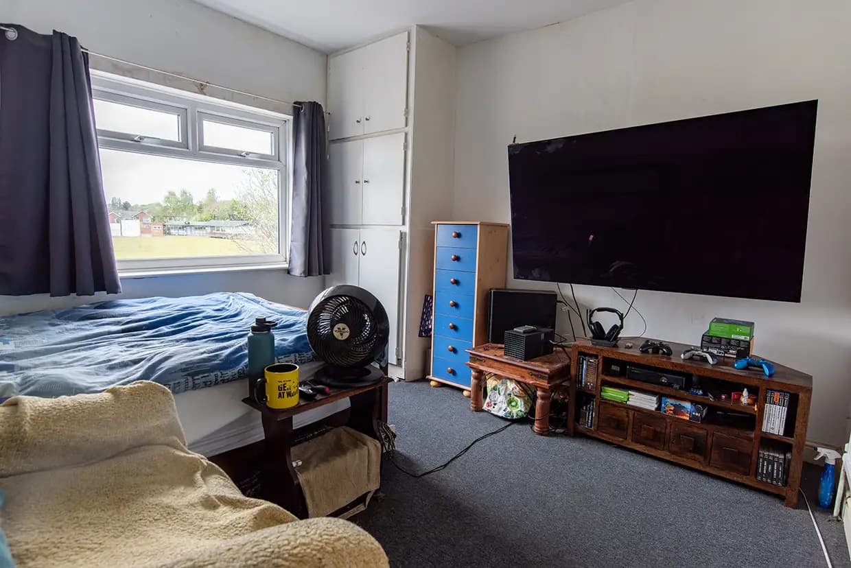 property photo 5 of 22
