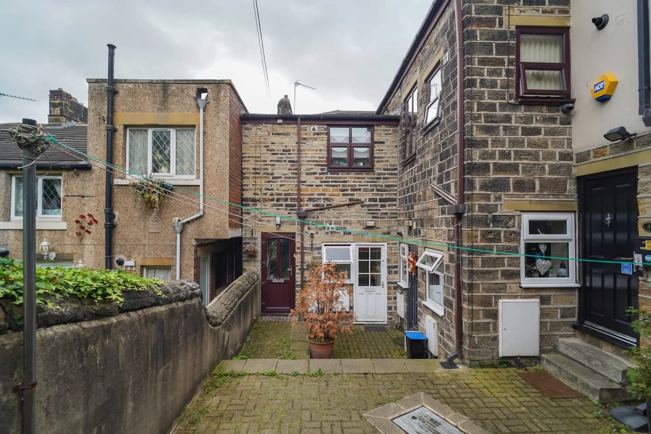 property photo 13 of 18