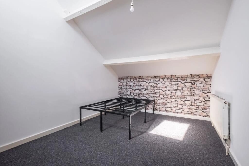 property photo 21 of 40