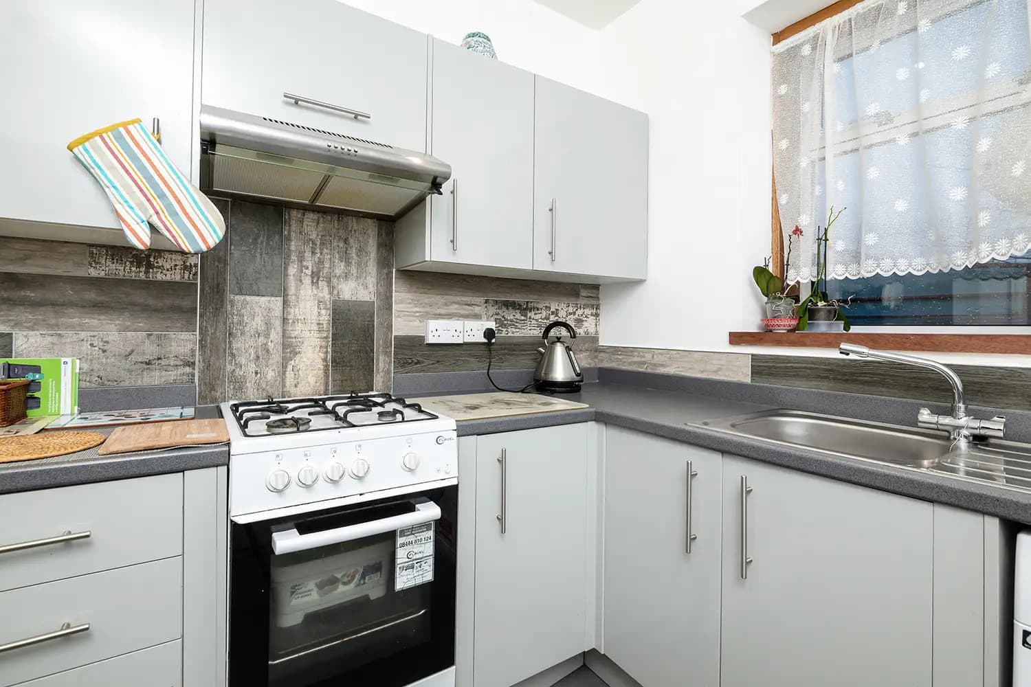 property photo 6 of 19