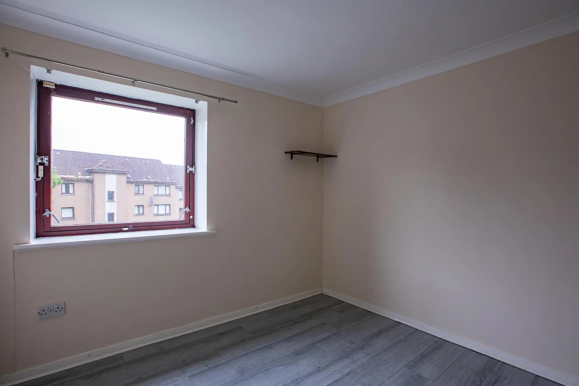 property photo 5 of 18