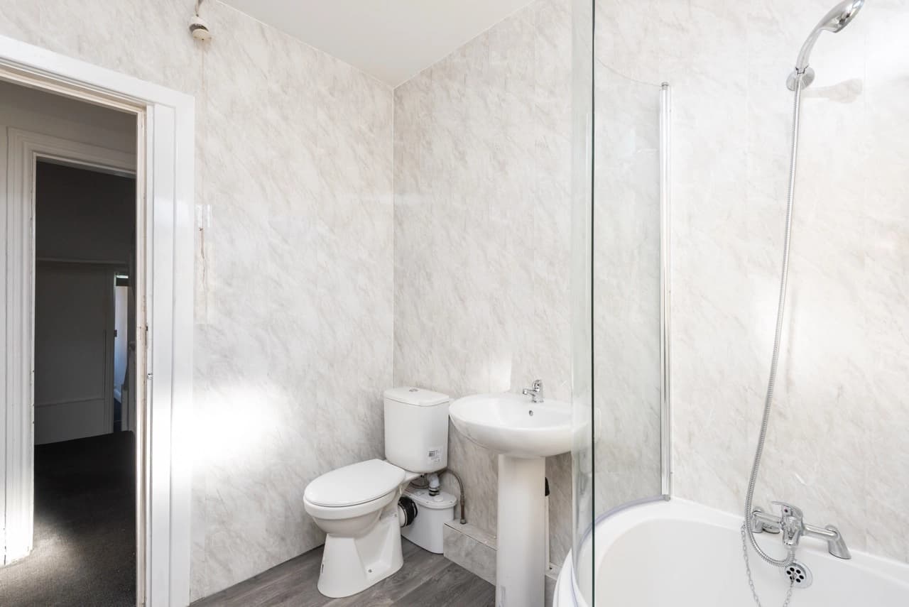 property photo 9 of 40