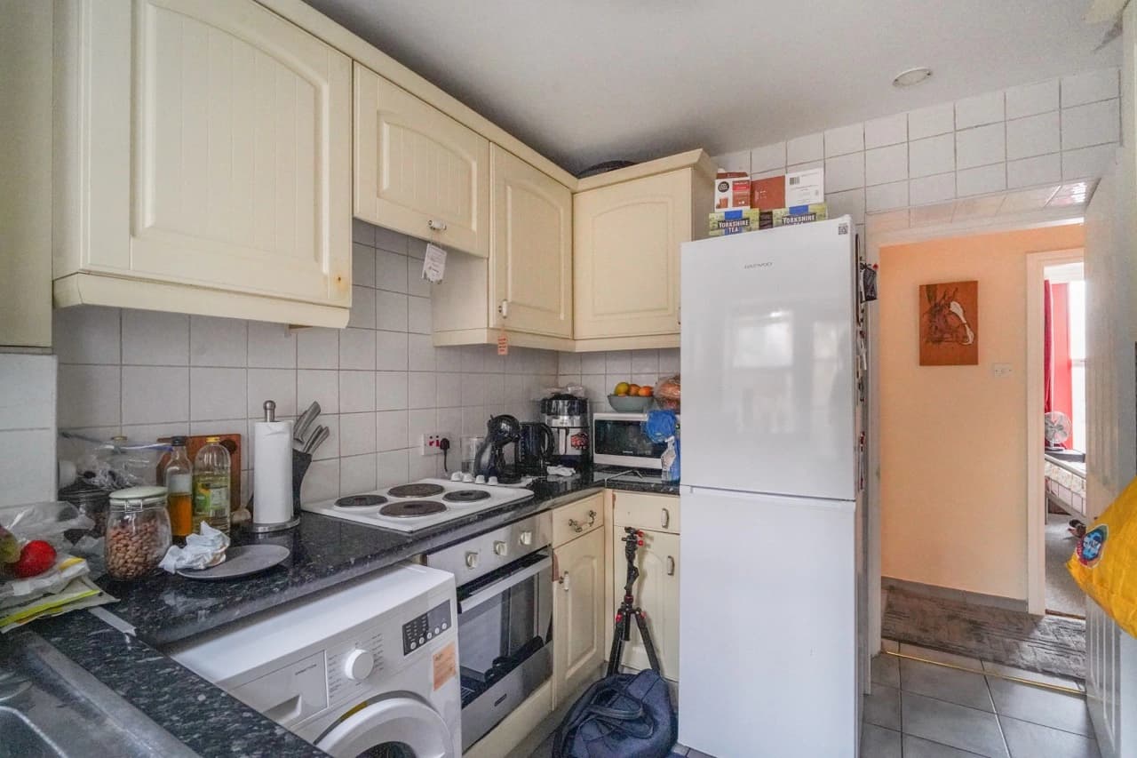 property photo 5 of 18
