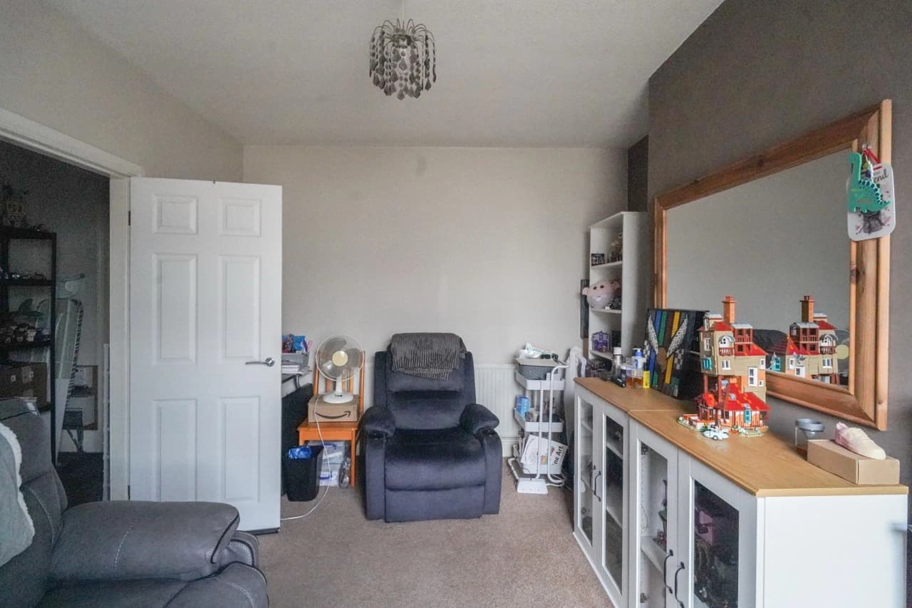 property photo 4 of 22