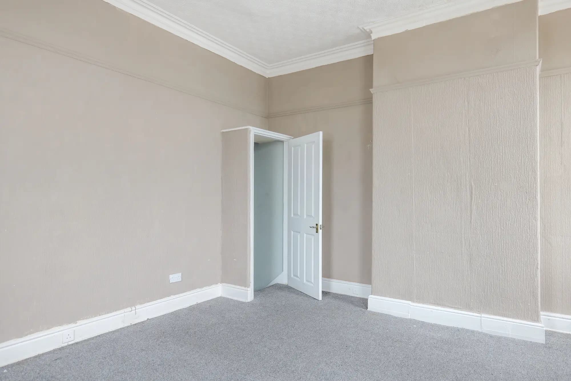 property photo 12 of 17