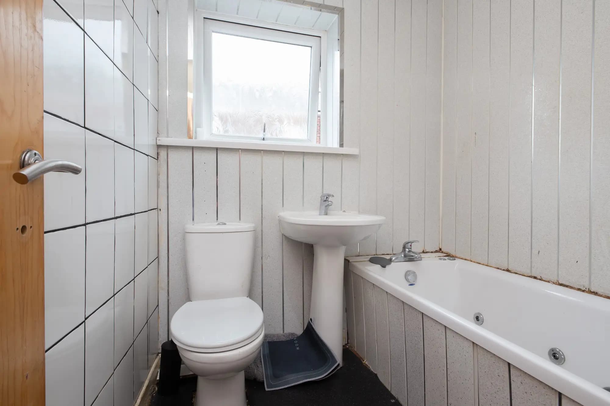 property photo 10 of 25