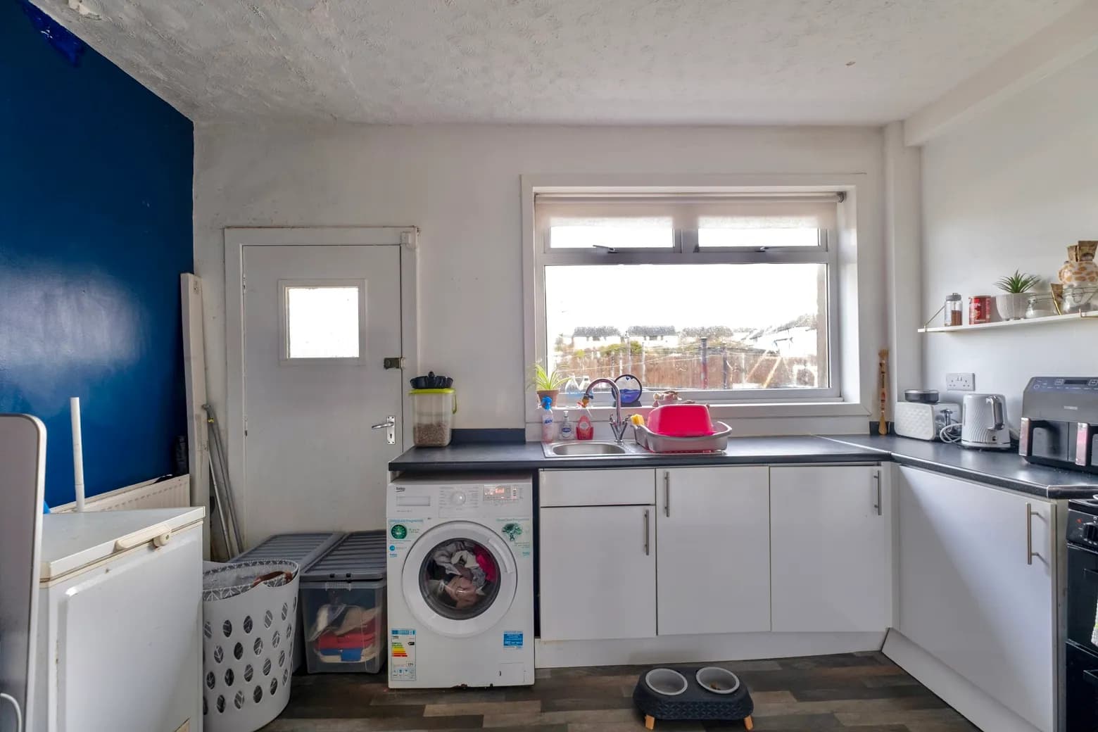 property photo 6 of 16