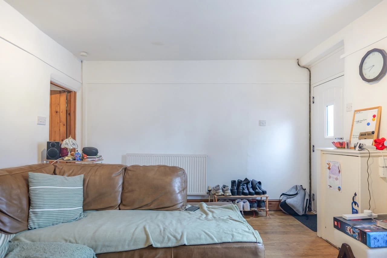 property photo 4 of 19