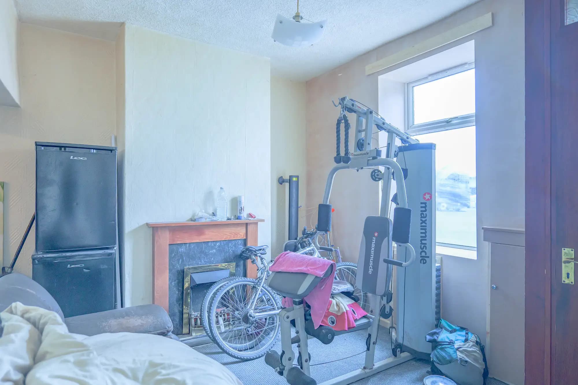 property photo 4 of 17