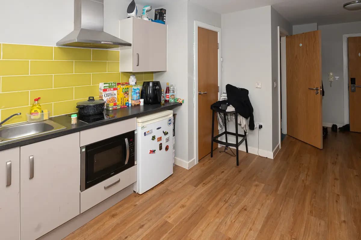 property photo 6 of 10
