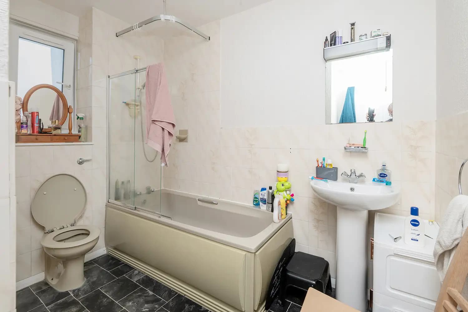 property photo 8 of 19