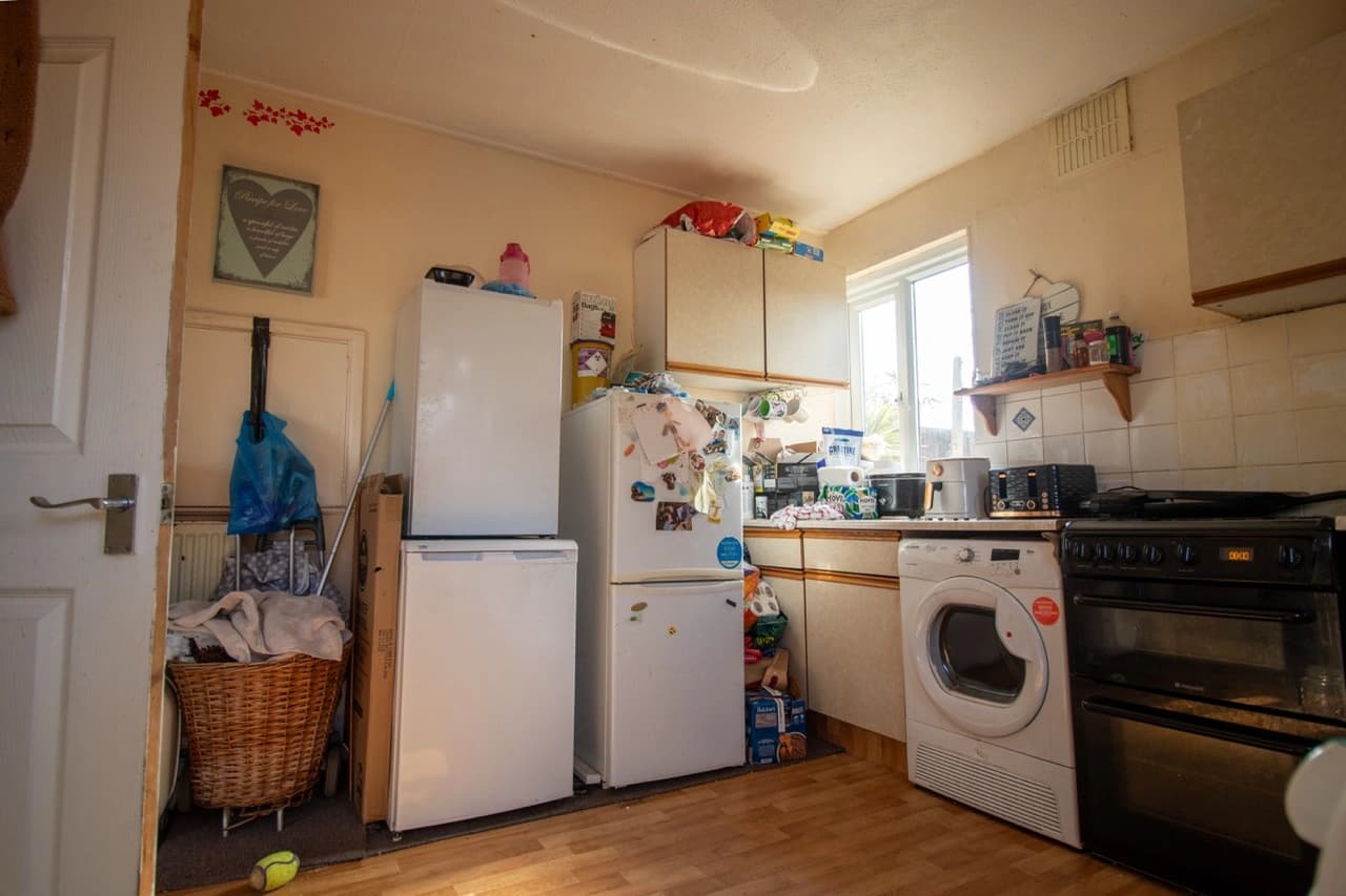 property photo 6 of 16