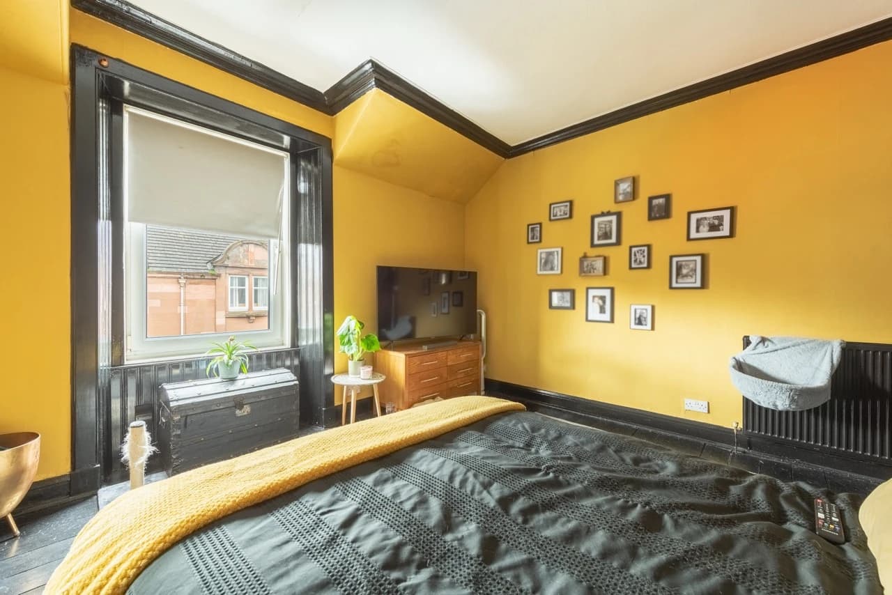 property photo 18 of 32