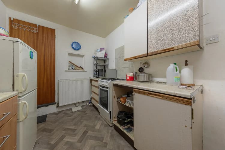 property photo 10 of 27