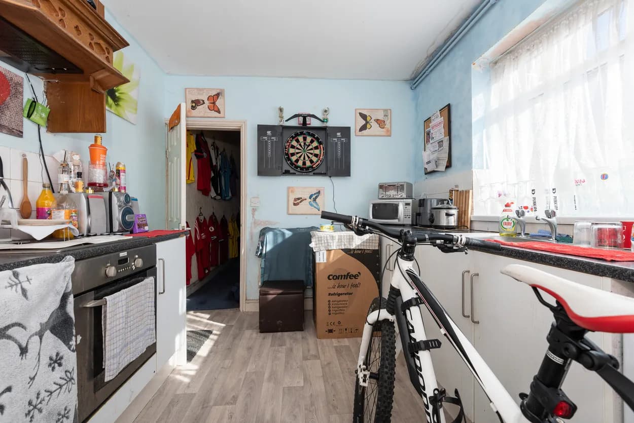 property photo 8 of 28