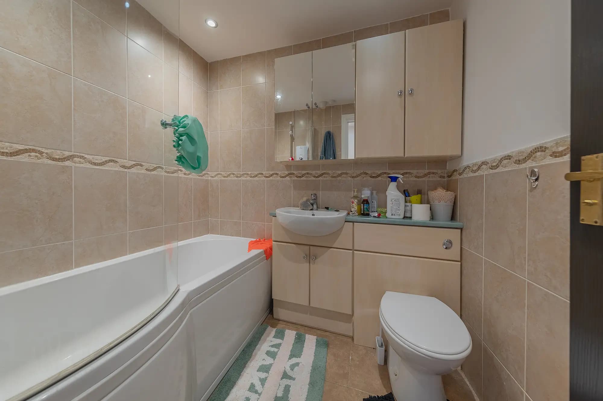 property photo 8 of 16