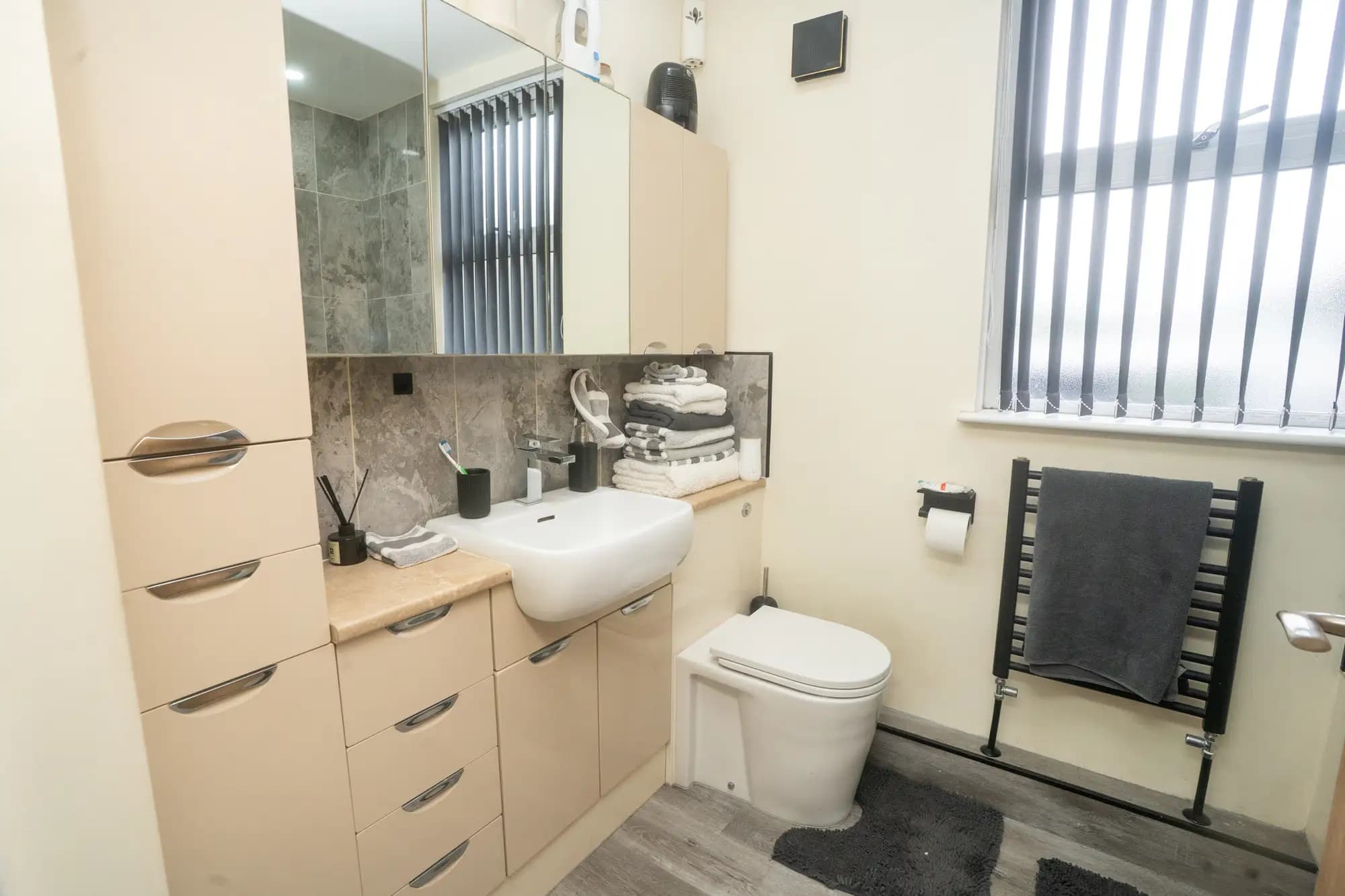 property photo 10 of 19