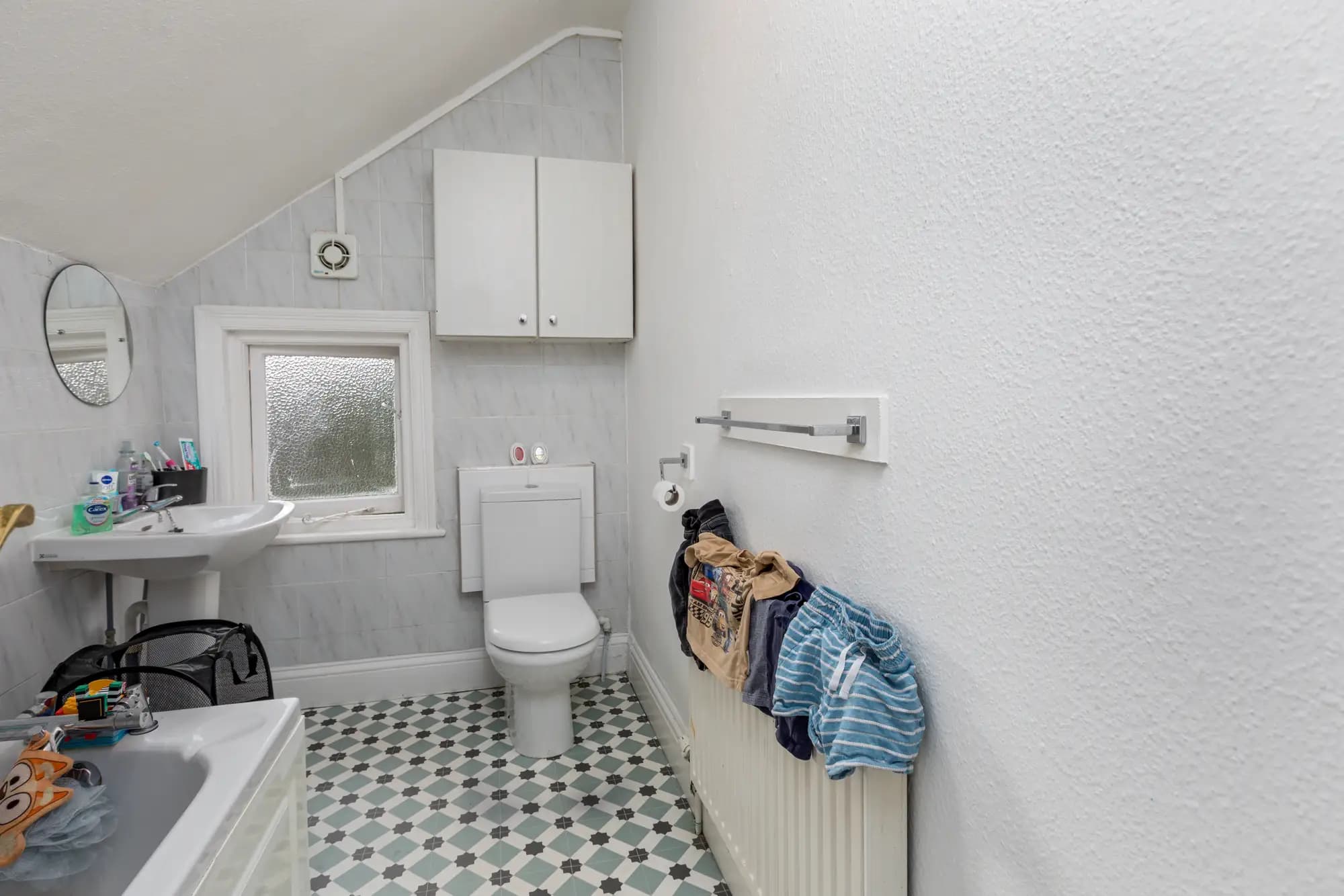 property photo 9 of 18