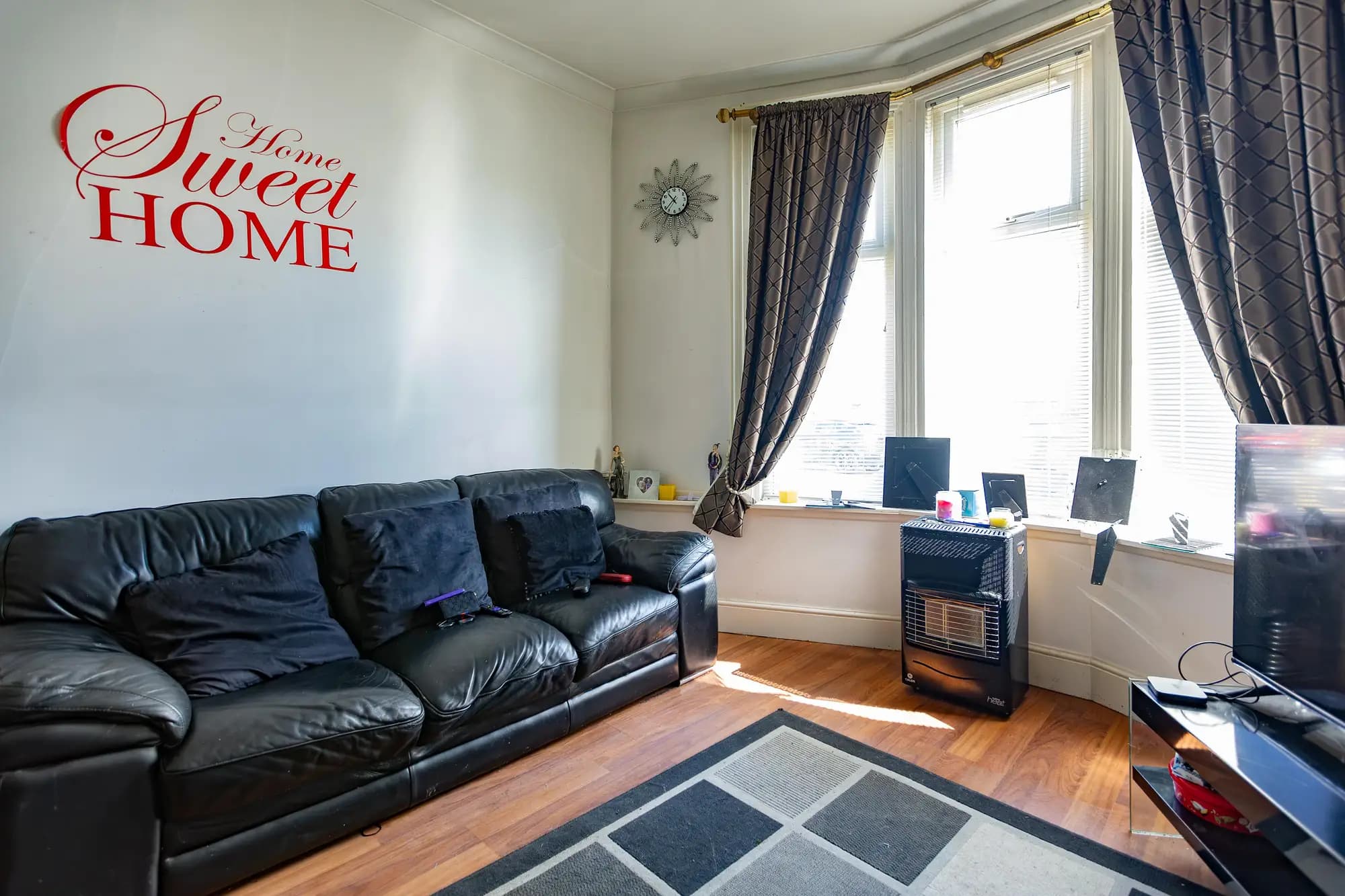 property photo 4 of 18