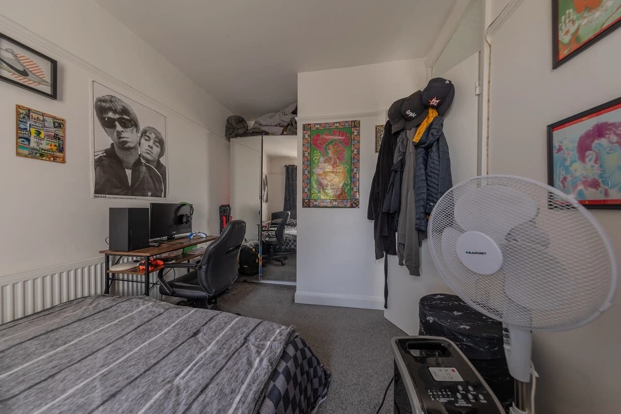 property photo 20 of 29