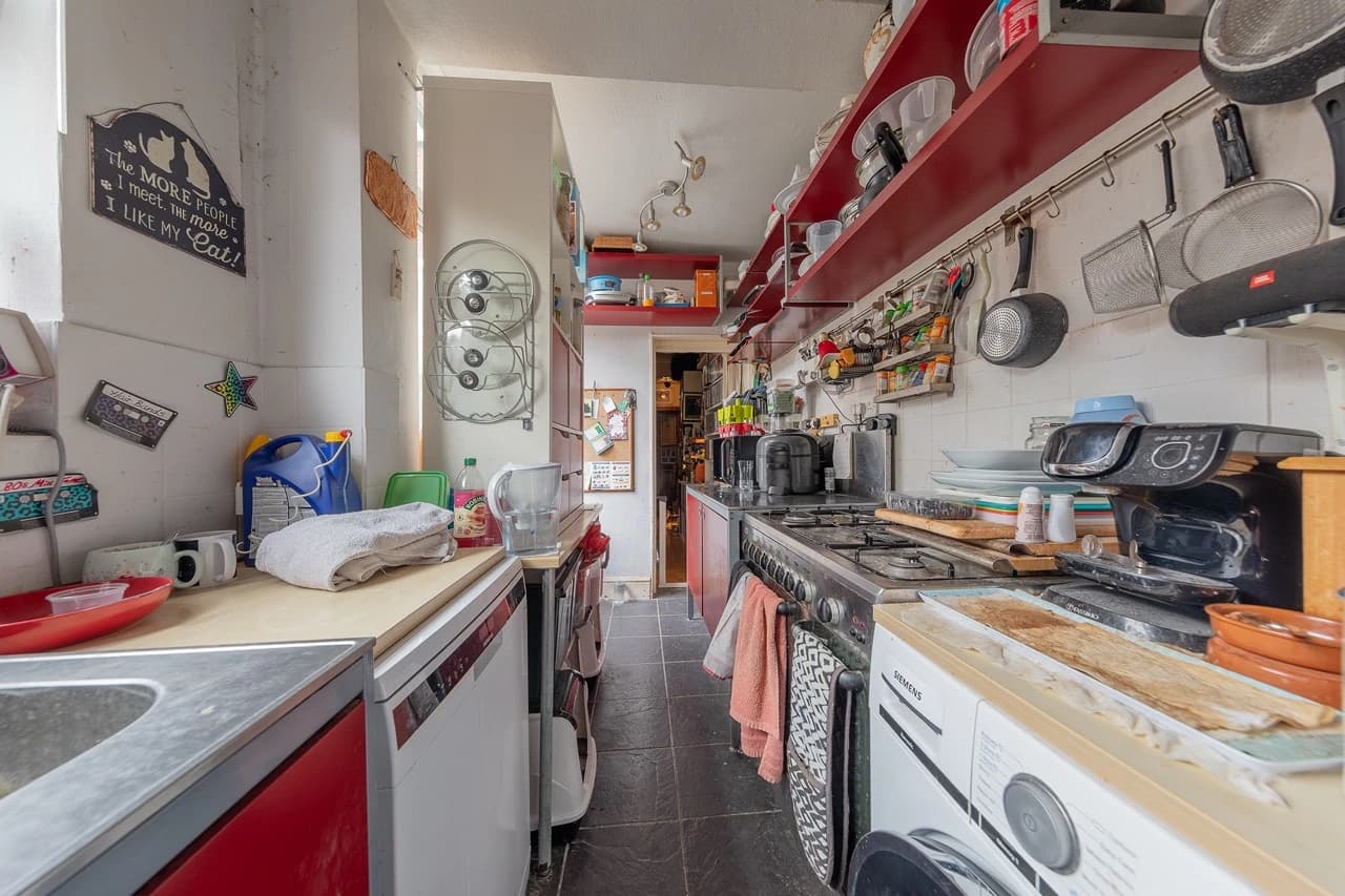 property photo 5 of 19