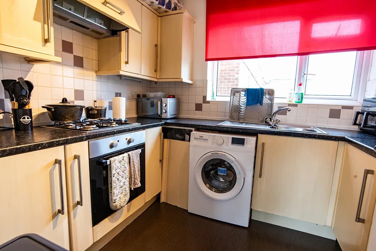 property photo 5 of 16