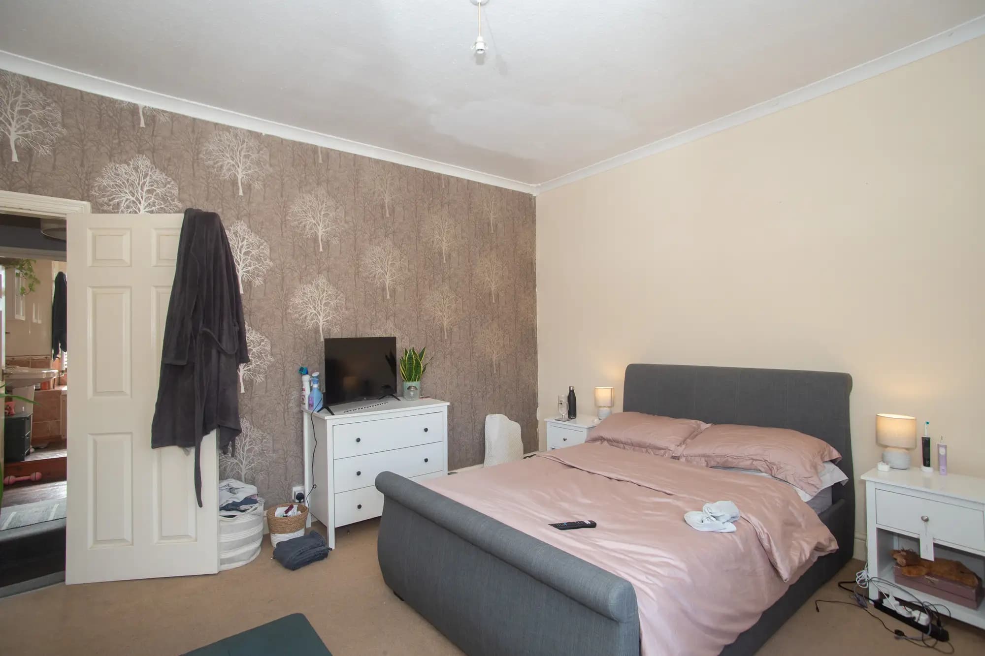 property photo 9 of 14