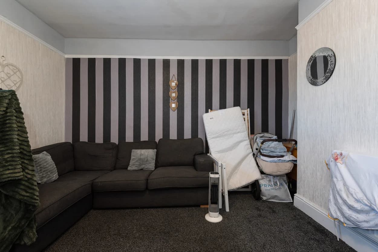 property photo 7 of 28