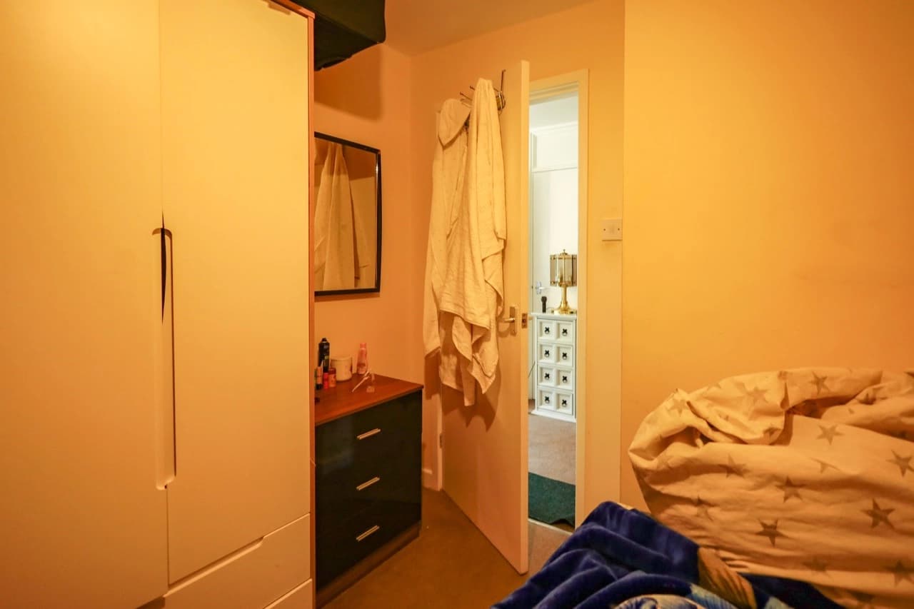 property photo 12 of 17