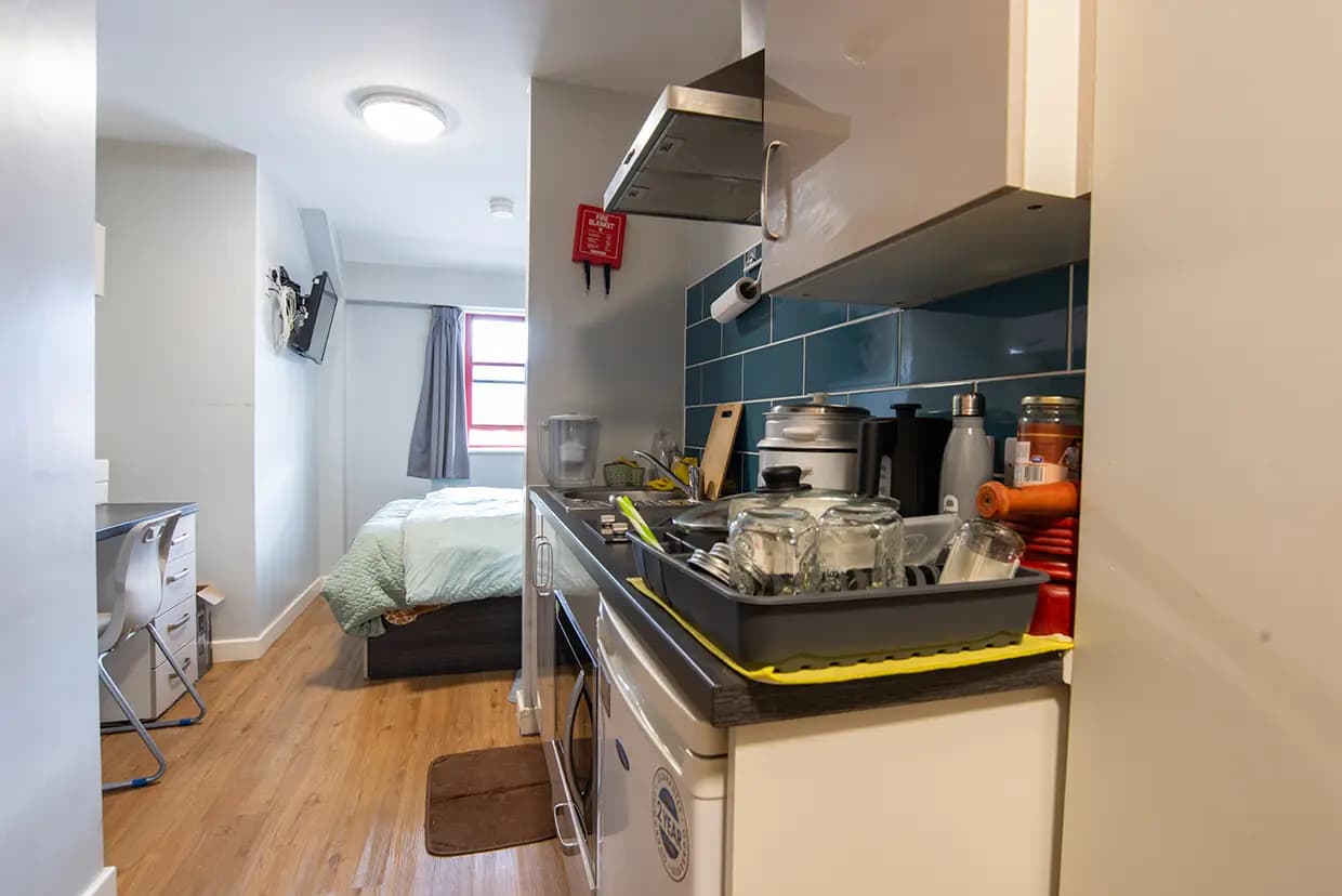 property photo 4 of 16